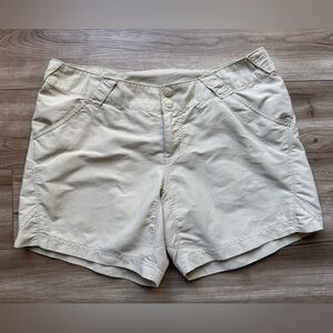 Columbia PFG Shorts Omni Shade Women's Sz Medium Outdoor Casual Tan